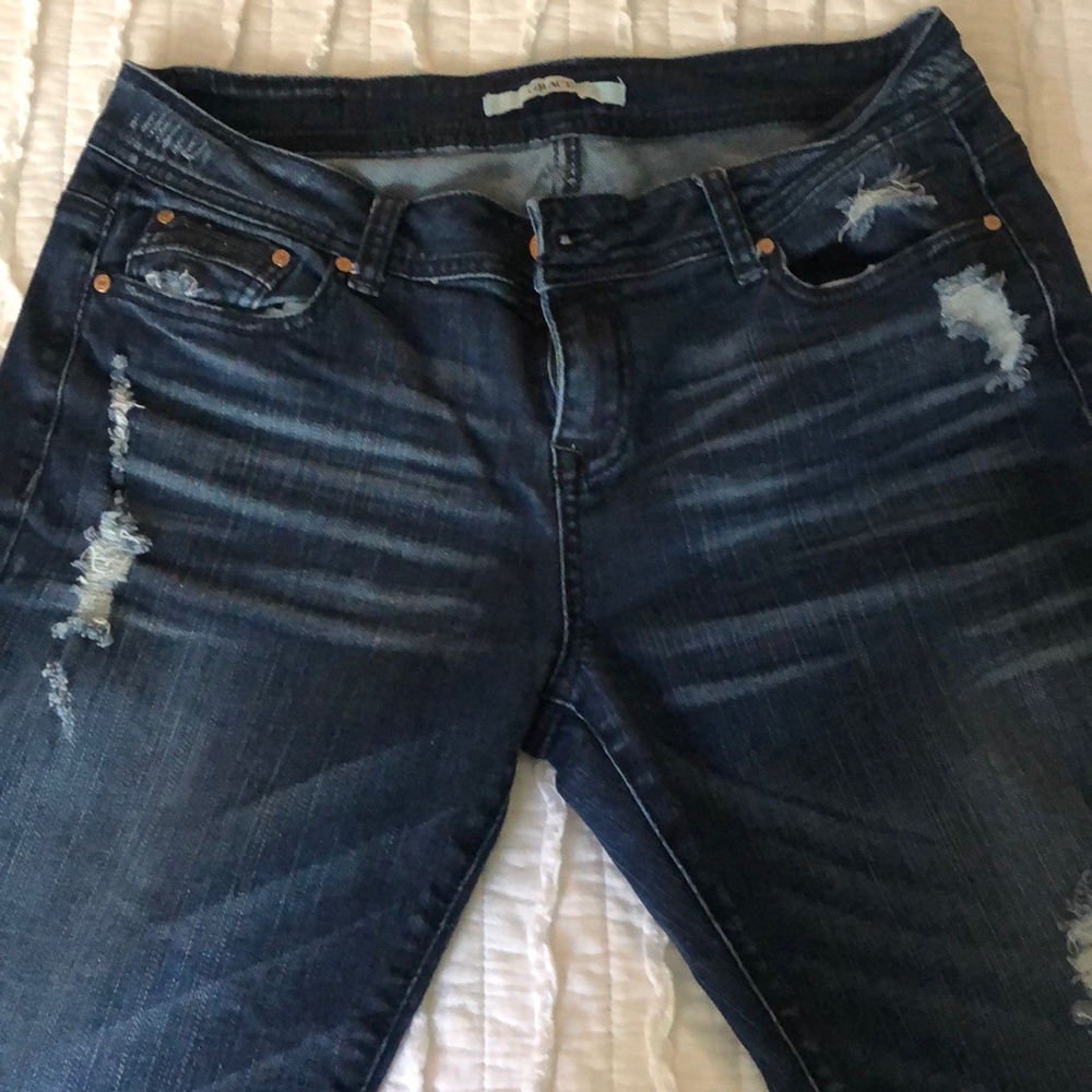 Size 28, Grace in LA jeans.